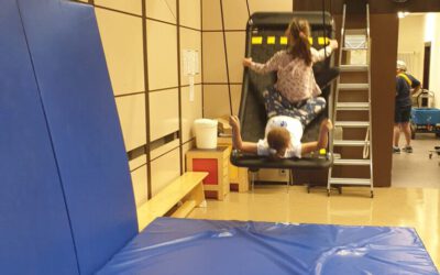 Spaß auf der neuen Indoor-Schaukel!